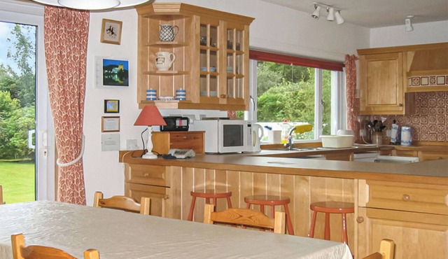 Ardshellach self-catering holiday home accommodate up to six guests in three bedrooms.