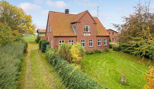 Are you dreaming of a cozy island vacation with proximity to nature and water?