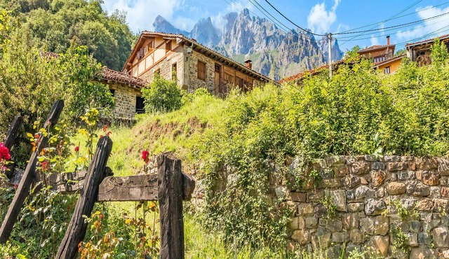 Are you dreaming of an adventurous vacation in the mountains? Then this idyllic vacation home in rus