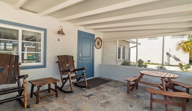 Are you looking for a quaint fishing village in the heart of Captiva Island? - Jensen's Cottage #04