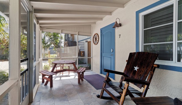 Are you looking for a quaint fishing village in the heart of Captiva Island? - Jensen's Cottage #07