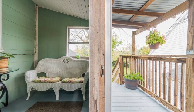 Area 52 Apartment - Walking Distance from Fountain Park