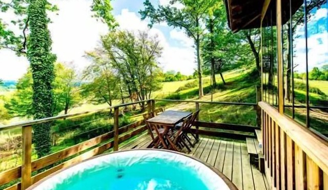 Area of Escapa * - Private cabin and jacuzzi 6 persons