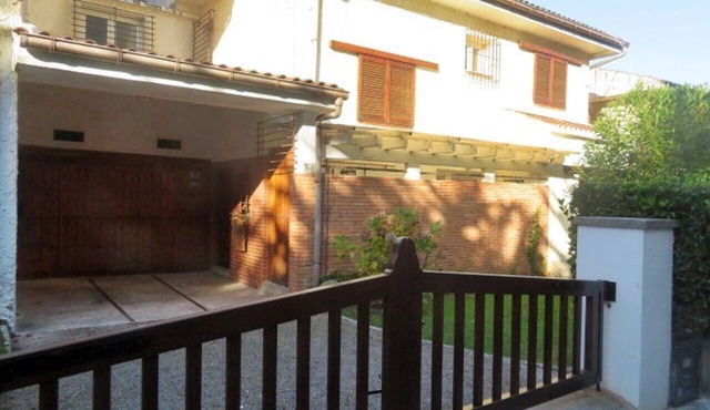Aresti House next to the beach and golf course by Egona