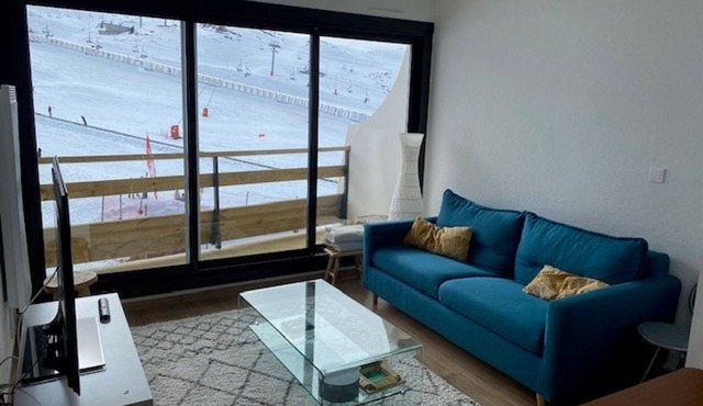 Arette: 6-person apartment, ski-in access, parking, balcony
