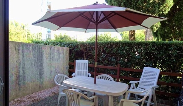 Argelès-sur-Mer: Cozy 1BR Apt w/Terrace, Pool, Tennis, 500m from Beach, Parking