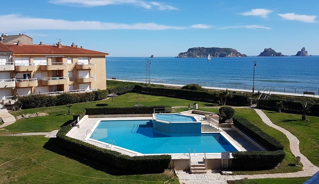 Argonavis 326 Apartment to rent in L'Estartit Costa Brava with front view to the sea