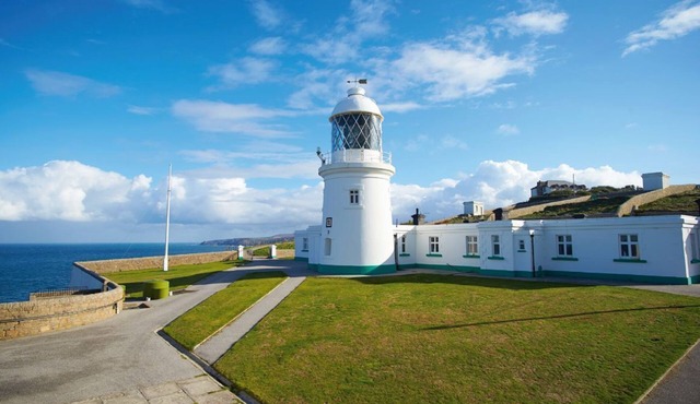 Argus Cottage situated on the Pendeen Lighthouse site, on a majestic granite headland for 3 guests.