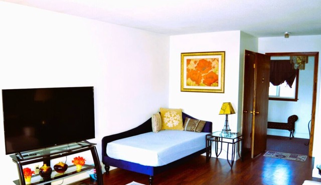 Arhaus 3: experience a chic and inviting accommodation in Grand Forks.