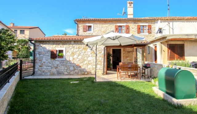 Ariana A4 - Two Bedroom Chalet, Sleeps 4