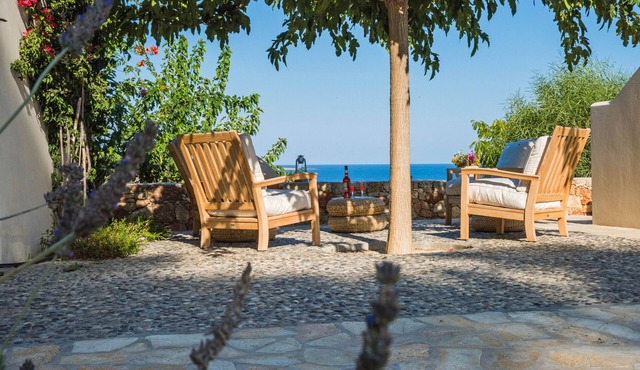 Arianne Estate: 200m from the beach