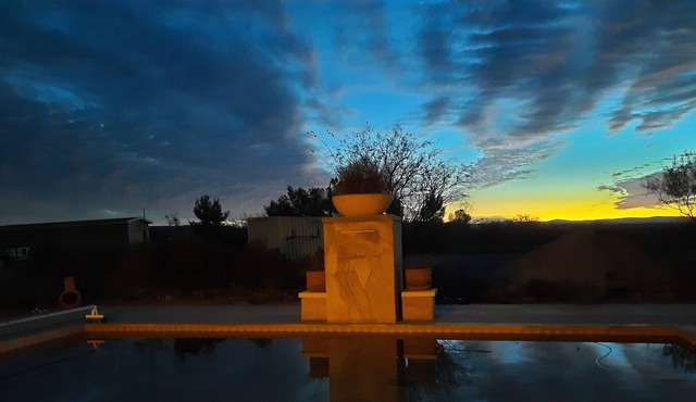 Arizona Pool House- Private, Fenced Outside Space