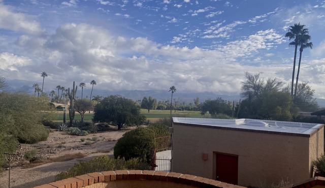 Arizona retreat with amazing views and golf community