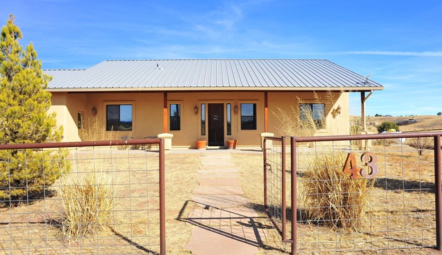 Arizona wine country getaway - spacious 3 bedroom - 2.5 bath home near wineries