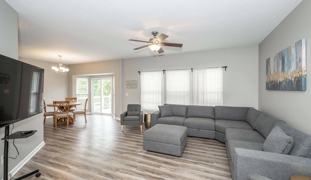 Ark & Creation Retreat – Spacious Home for 12 w/Short Drive to Attractions!