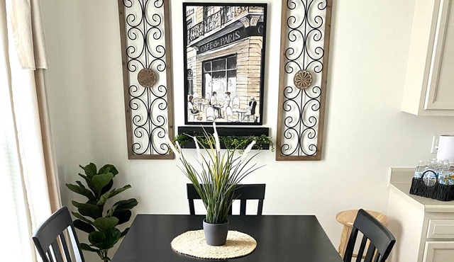 Ark Encounter! Clean, Comfortable & Convenient 2 King Beds! 5 Star Property.