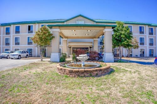 Ark Suites By OYO Jonesboro I-555