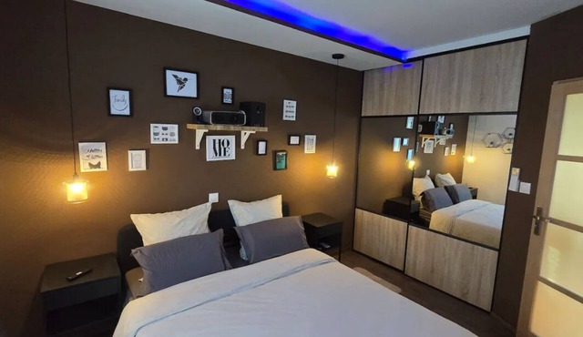 ARKANA private apartment with parking in quiet Dole.