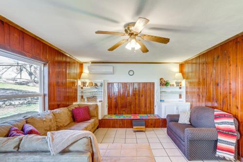 Arkansas Cabin with Deck Less Than 1 Mi to Norfork Lake