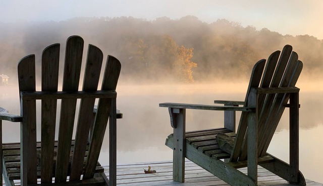 Arkansas Lakeside Stay-cation! Relax,Bike,Golf,Kayak,Swim or Chat by the Fire!