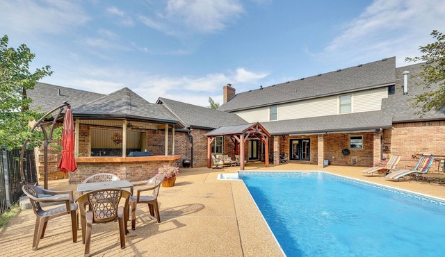 Arkansas Retreat - Pool, Waterslide, Grill & More!