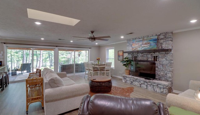 Arkansas Vacation Rental on Greers Ferry Lake!