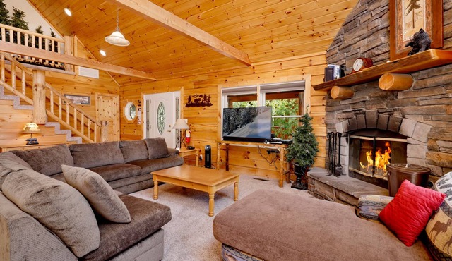 Arktos Jewel Log Cabin w/Hot Tub + Pool Table