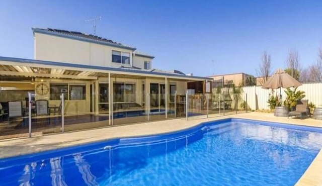 Arlington Beach Home - large family home with pool