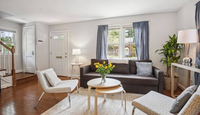 Arlington Colonial Retreat Home: 15-min to Washington DC