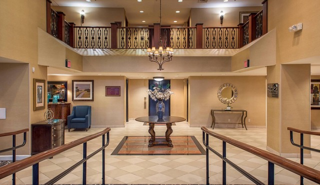 Arlington Court Suites, a Clarion Collection Hotel
