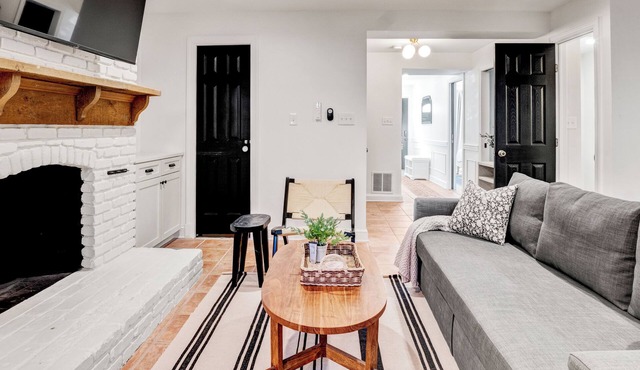 Arlington Exclusive 6 Bed Retreat walk to Metro