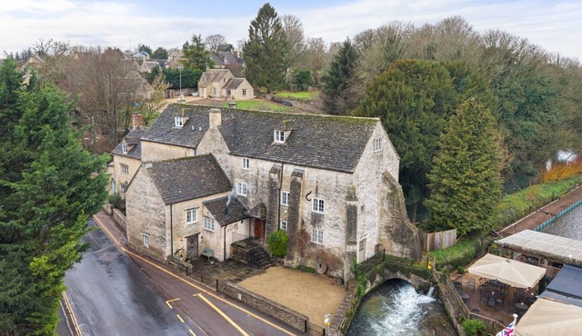 Arlington Mill - sleeps 12 guests in 5 bedrooms