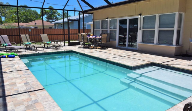 Arlington Park Area! Heated Pool 3 bedroom/2 bath