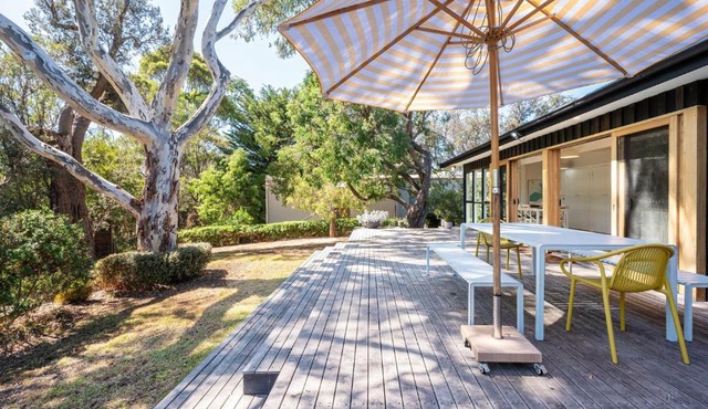 Arlo Beach House - Beachside, Pet Friendly, Fireplace