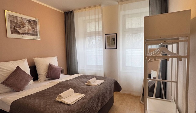Arminos Large Group Apartment- 3 rooms & 2 WCs in Chemnitz