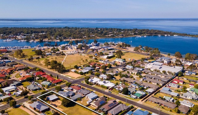 Armstrong Cottage - Cozy Retreat Near the Lake