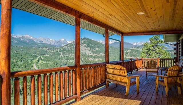 Armstrong Log Cabin Vacation Home at Windcliff by RedAwning
