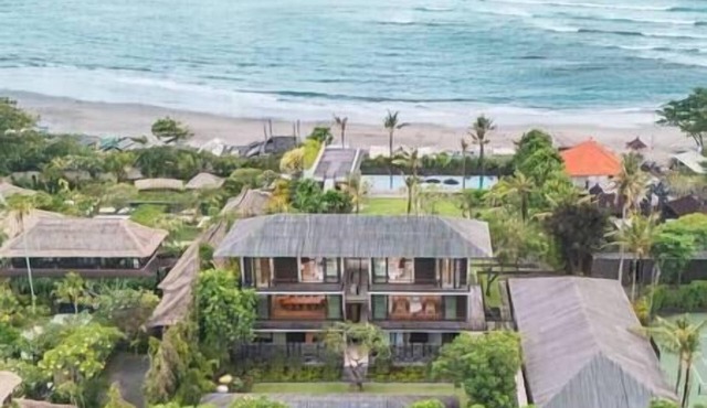 Arnalaya Beach House | Canggu Sea-Breeze 5BR Villa — Chef & Beachfront