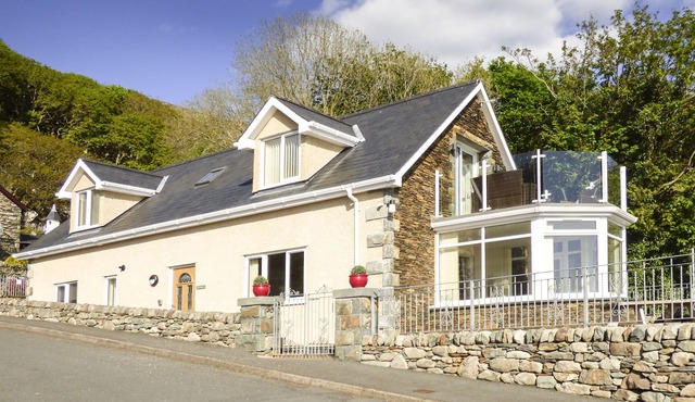 ARNANT, family friendly, country holiday cottage in Barmouth