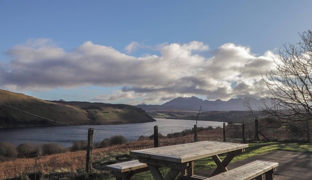 ARNAVAL, pet friendly, country holiday cottage in Carbost