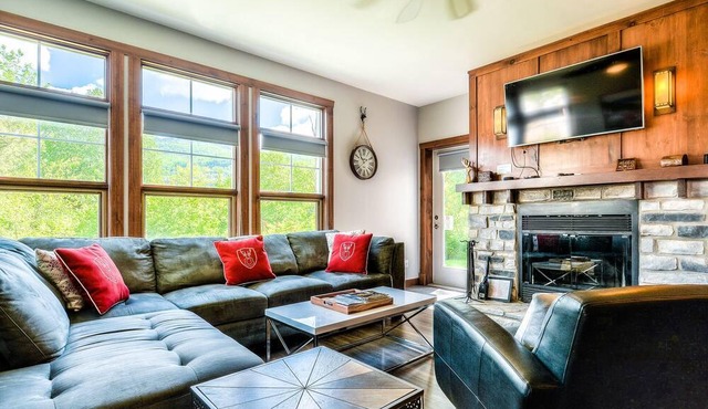 Arnica 209★5 Beds★View★Walk to Mountain★Fireplace