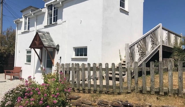 Arnold Cottage - a cottage that sleeps 6 guests in 2 bedrooms