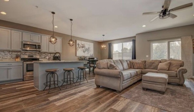 Arnold's Park on West Okoboji 2 Bedroom 2 Bath Condo, walk to all attractions.