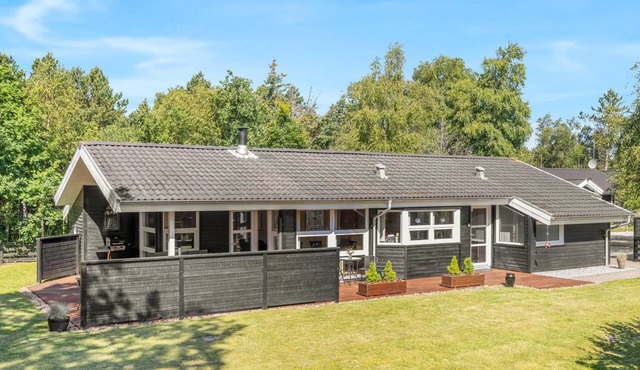 "Arny" - 1.5km from the sea by Interhome