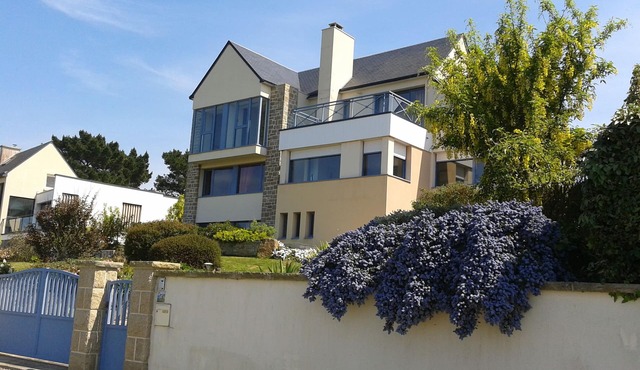 Arquitect´s villa with guest house, covered pool with heating