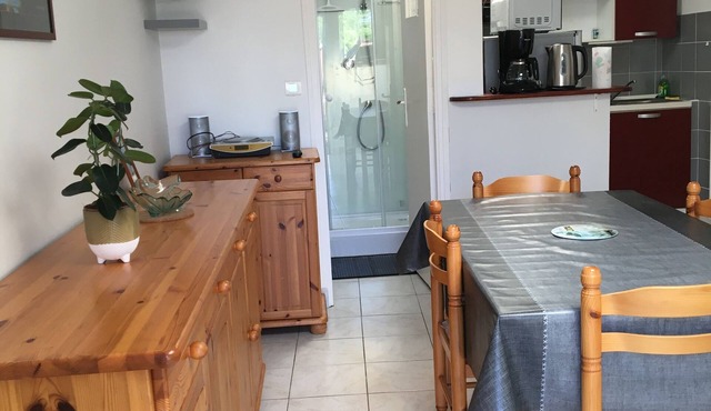 ARRADON, pleasant ground floor apartment - 10 minutes from the beach