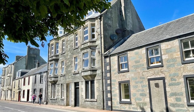 Arran View, upper floor apartment, sea views, pet friendly