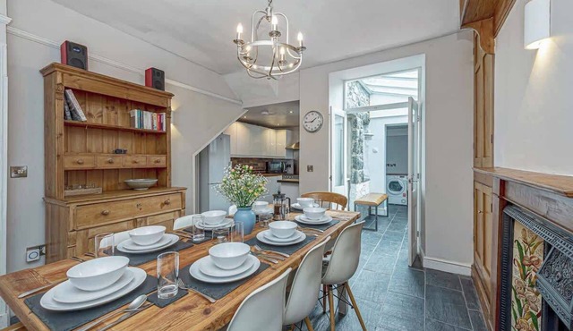 Arran Villas · Character Townhouse in Town Centre & Superb Views