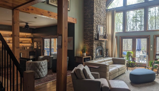 Arrow Haven- Large home nestled in the forest 10 minutes to the ALWS games.
