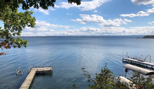 Arrowhead Beach-Seneca-Waterfront-Hot Tub-Wine Trail-Pets, Recently Updated-Covered Deck